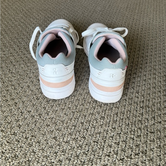 On The Rodger Advantage Tennis sneaker, 8.5 good condition - Picture 4 of 5